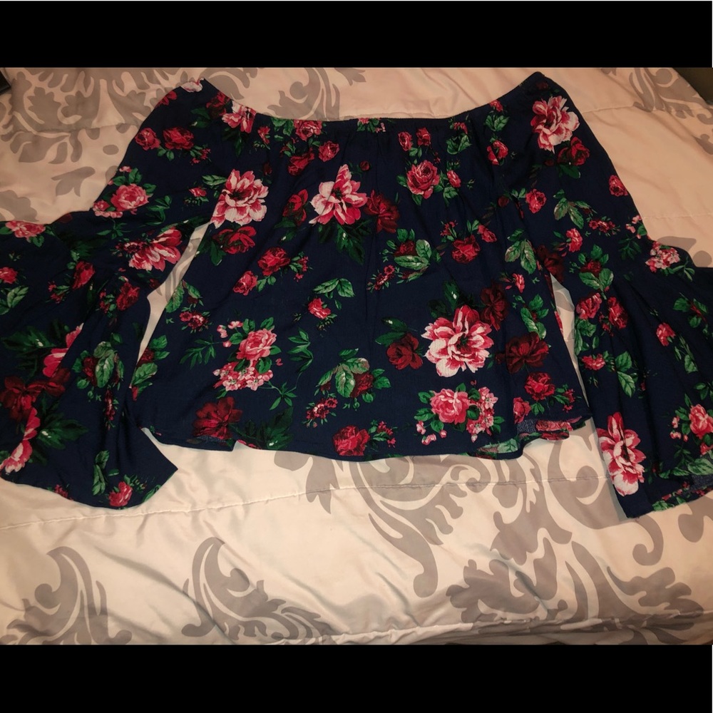 Off the shoulder top❣️